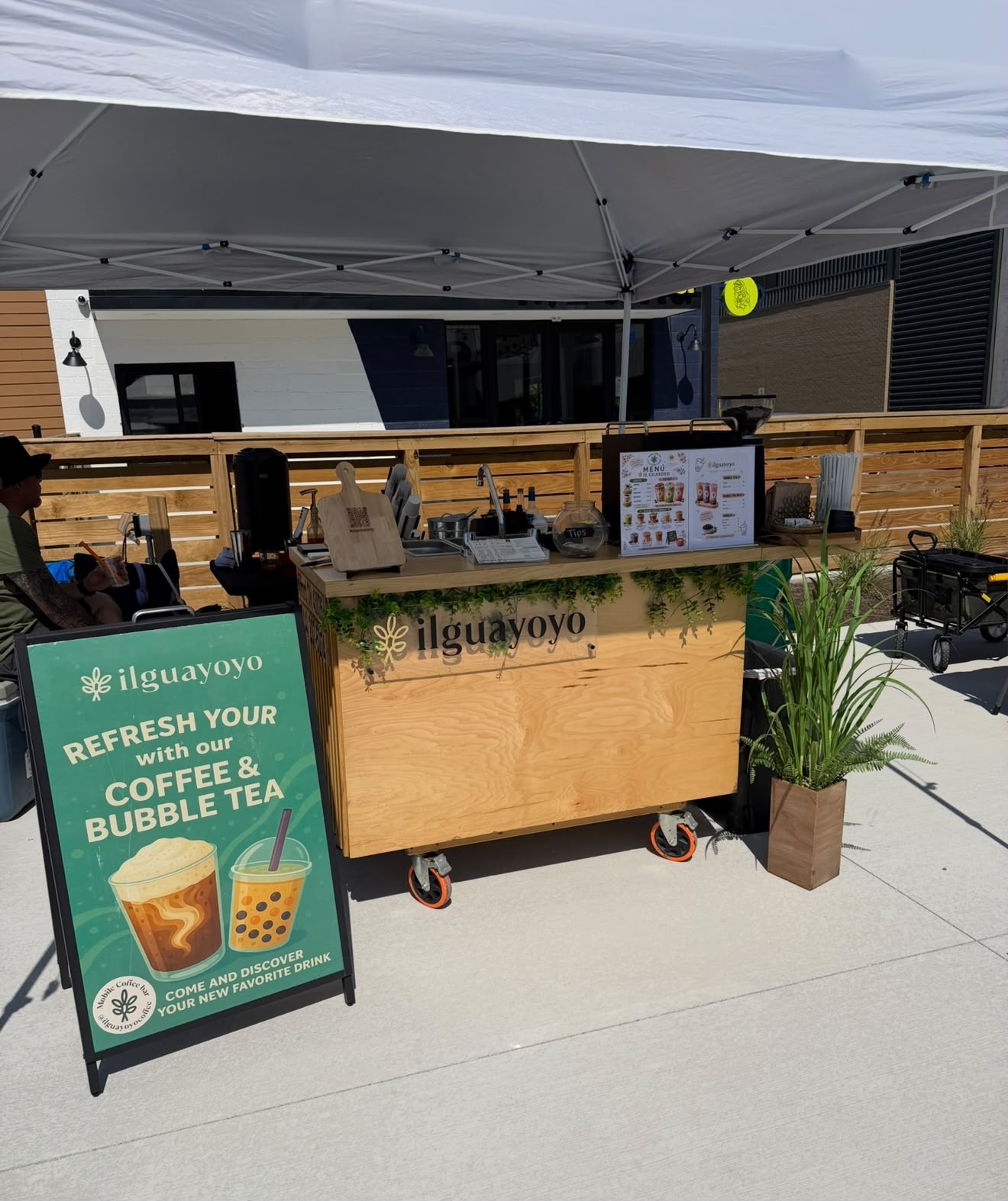 Estación IL Guayoyo de café y bubble tea en evento al aire libre